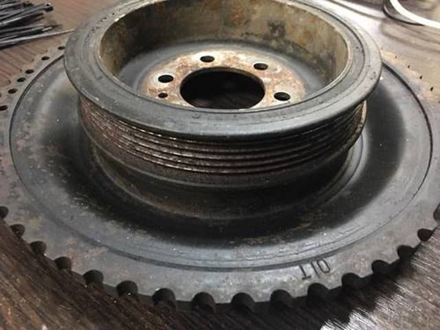 Шків колінчастого вала 11231738620 BMW