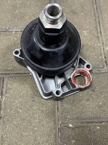 Помпа водяна, (насос) охолодження 11510393730 BMW