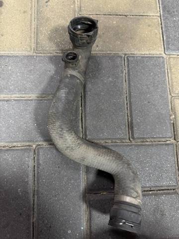 Патрубок системи охолодження 11537500733 BMW