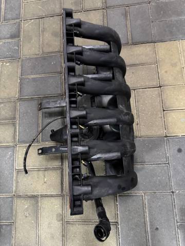 Колектор впускний 11611707034 BMW