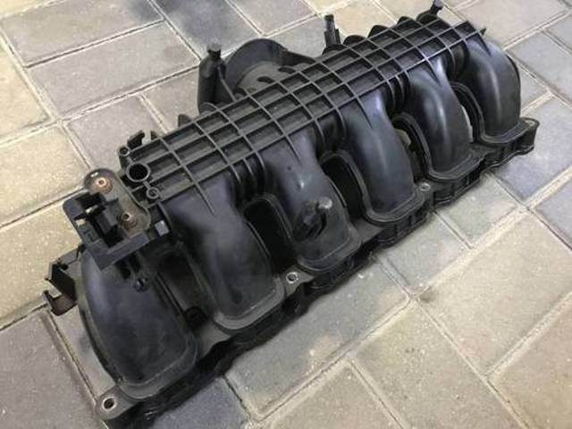 Колектор впускний 11617576911 BMW