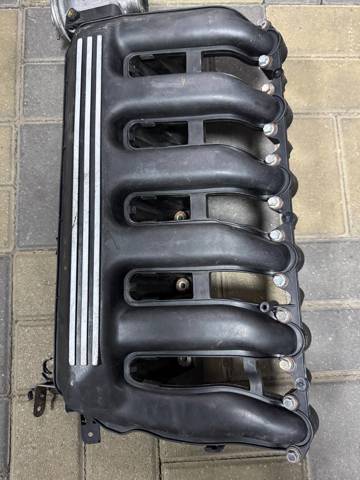 Колектор впускний 11617792019 BMW