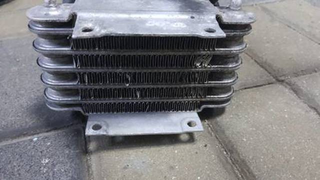 Радіатор охолодження палива 13327792140 BMW