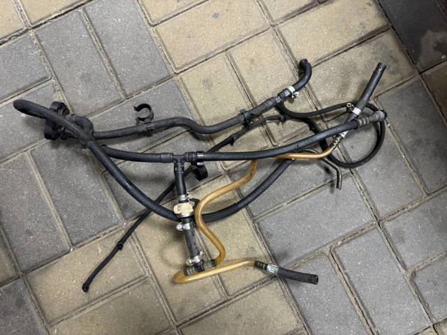 Клапан паливний зворотній 13537786399 BMW