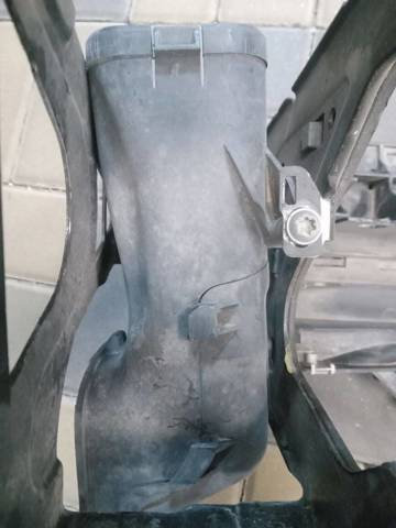 Повітроприймач 13717577471 BMW
