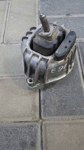 Права подушка двигуна 22116768800 BMW