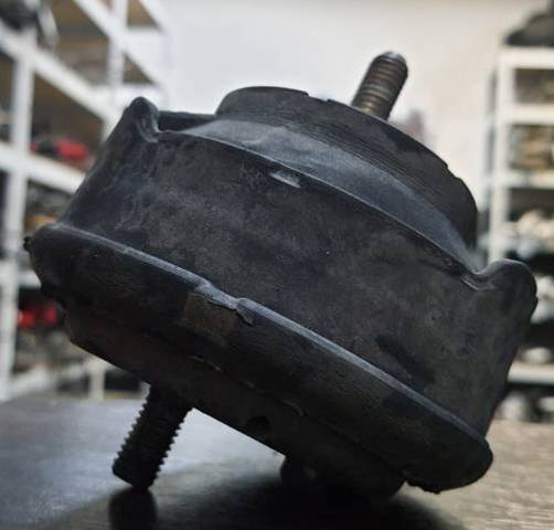 Права подушка двигуна 22116779972 BMW