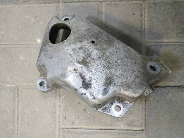Кронштейн подушки (опори) двигуна, лівої 22116781241 BMW