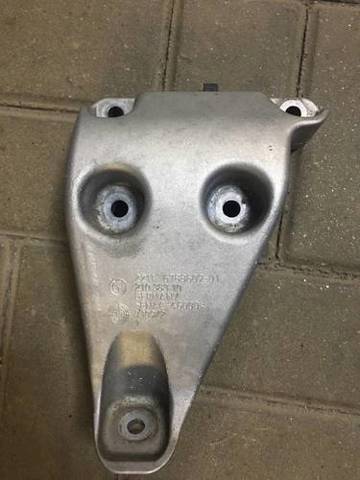 Кронштейн подушки (опори) двигуна, лівої 22116788609 BMW