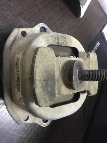 Права опора двигуна 22116865146 BMW
