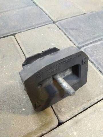 Подушка КПП 22316773825 BMW