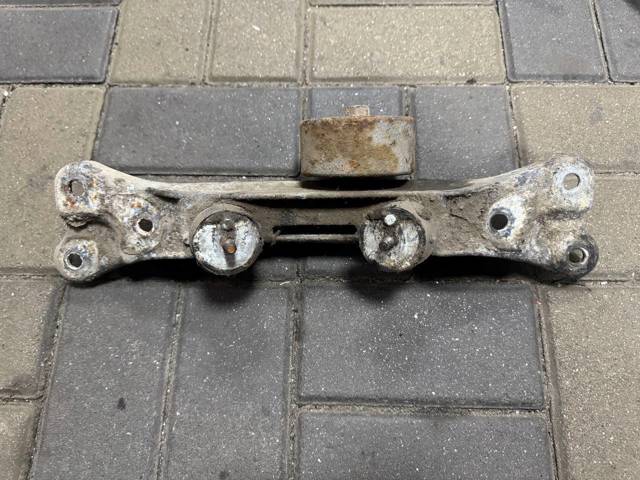 Кріплення коробки передач 22321092477 BMW