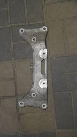 Балка кріплення коробки передач 22321094765 BMW