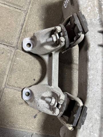 Кронштейн подушки коробки передач 22326796613 BMW