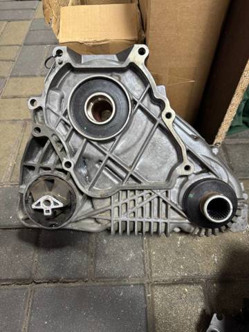 Раздатка (коробка роздавальна) 27108643151 BMW
