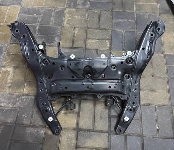 Передня балка 31116869546 BMW
