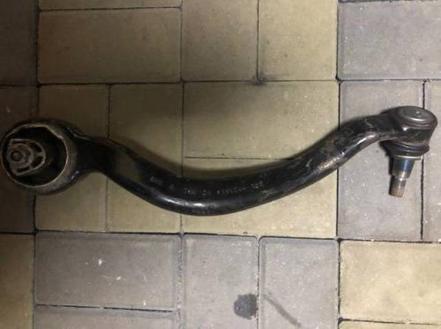 Правий важіль передній нижній підвіски 31126851692 BMW