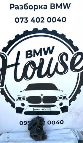 Кулак поворотний передній правий 31216761576 BMW