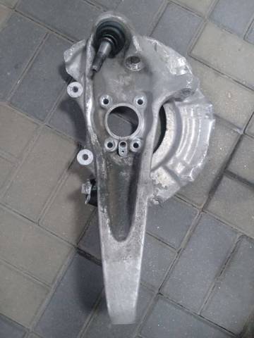 Цапфа поворотна права 31216777752 BMW