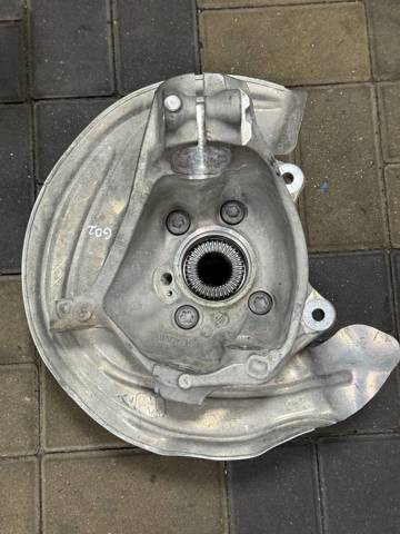 Цапфа передні праві 31216882598 BMW