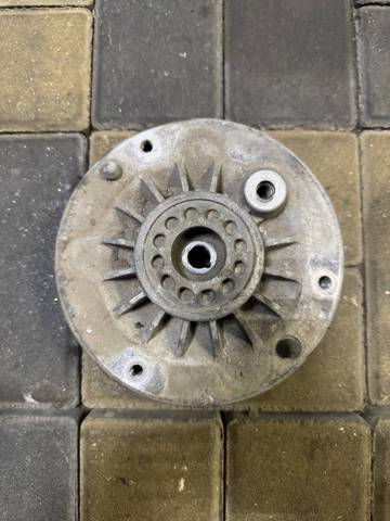 Кріплення переднього амортизатора 31306852158 BMW