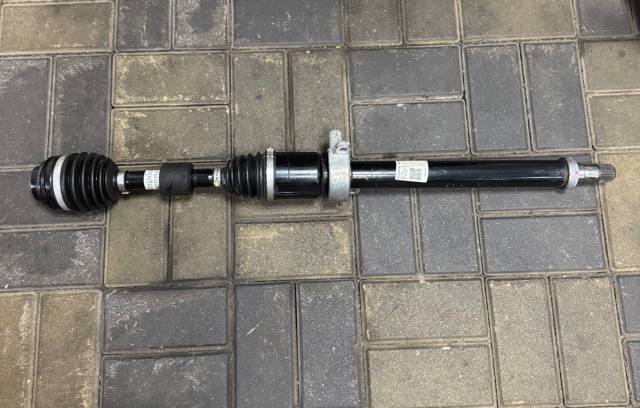 Привід правий 31608661690 BMW