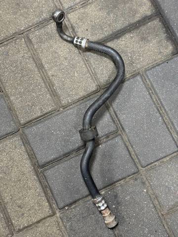 Трубка відводу картерних газів 32416796385 BMW