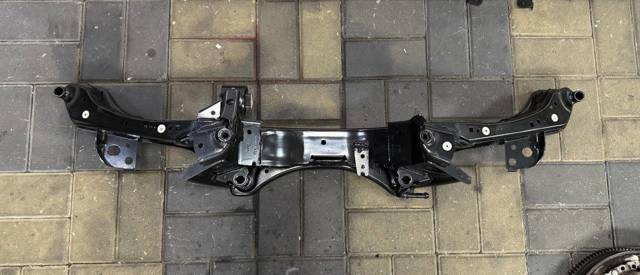 Балка задньої підвіски поперечна 33306894201 BMW