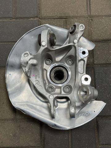 Кулак поворотний правий 33306899304 BMW
