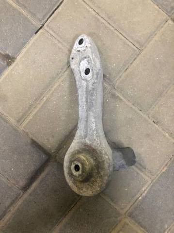 Кронштейн задньої балки 33326766053 BMW