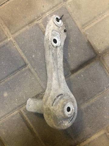 Кронштейн задньої балки 33326766054 BMW