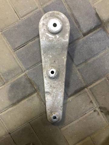 Кронштейн задньої балки 33326775873 BMW