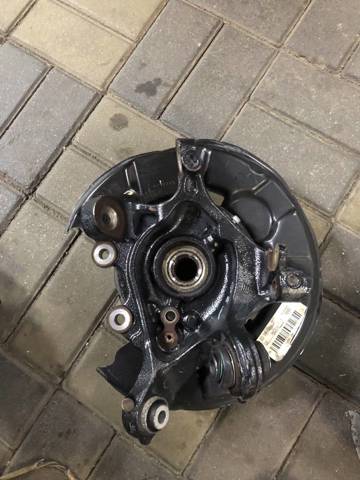 Цапфа поворотна права 33326792524 BMW