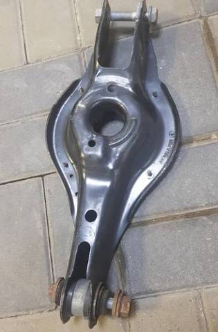 Балансир задній нижній 33326867540 BMW