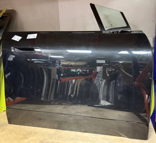 Пасажирські передні двері 41009880292 BMW