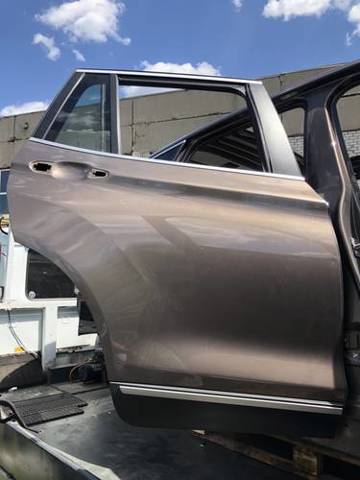 Двері пасажирські задні праві 41527238696 BMW