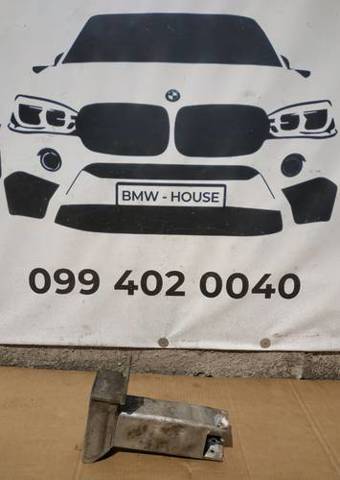 Праве кріплення переднього бампера 51113448461 BMW
