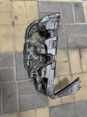 Праве кріплення переднього бампера 51117212956 BMW