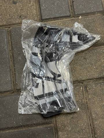 Кронштейн бампера переднього, правий 51118065322 BMW