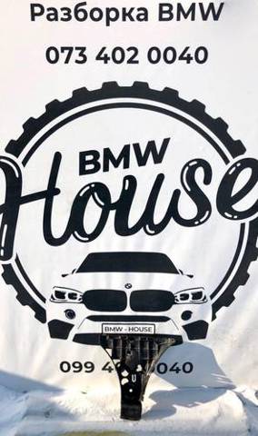 Кронштейн бампера заднього, зовнішній правий 51127033716 BMW