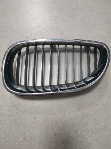 Решітка радіатора ліва 51137065701 BMW