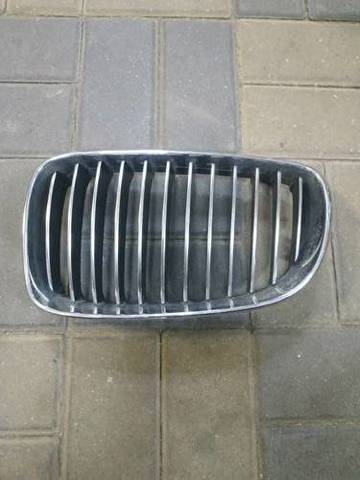 Решітка радіатора ліва 51137166439 BMW