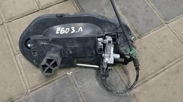 Тримач зовнішньої ручки дверей, передньої лівої 51217199555 BMW
