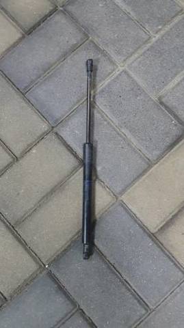 Амортизатор капота газовий 51237129190 BMW