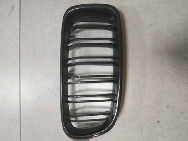 Решітка радіатора права 51712240778 BMW