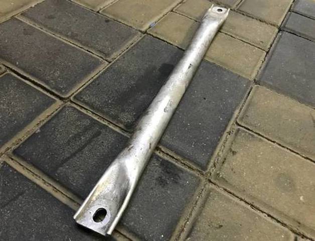 Розпірка передніх стійок підвіски, права 51717180316 BMW