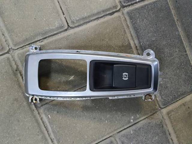 Кнопка електромеханічного гальма стоянки 61319156133 BMW