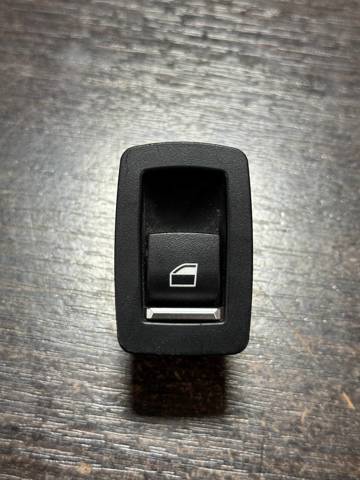 Кнопка підйомника задніх стекол 61319361936 BMW