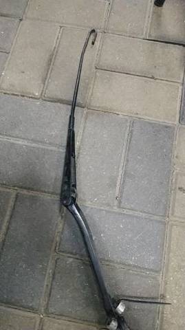 Важіль-поводок двірника лобового скла 61613453533 BMW