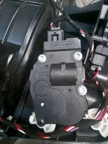 Мотор заслінки печі 64119319037 BMW